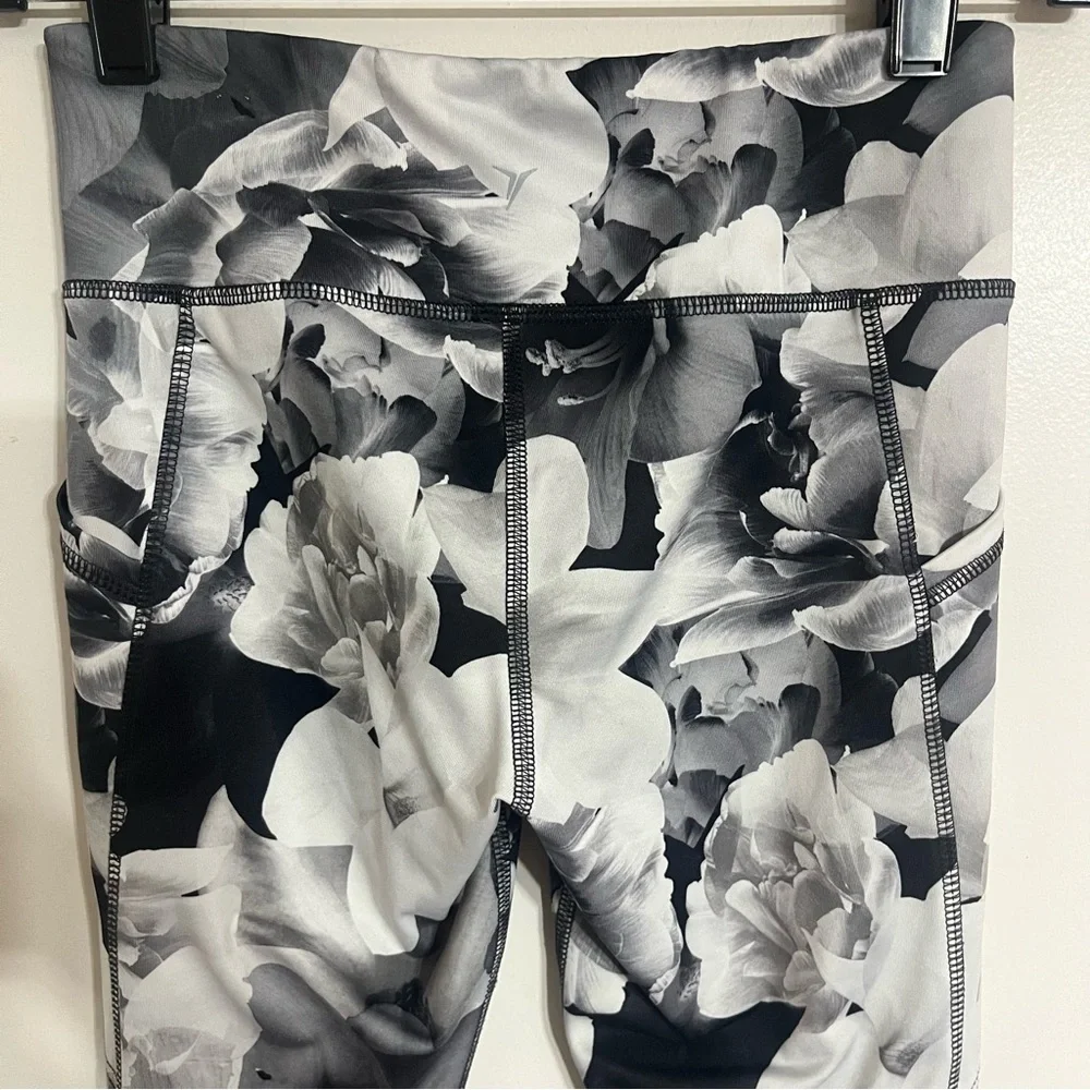 Girls Old Navy Active Leggings Go Dry Black White Tie Dye‎ Size 10-12